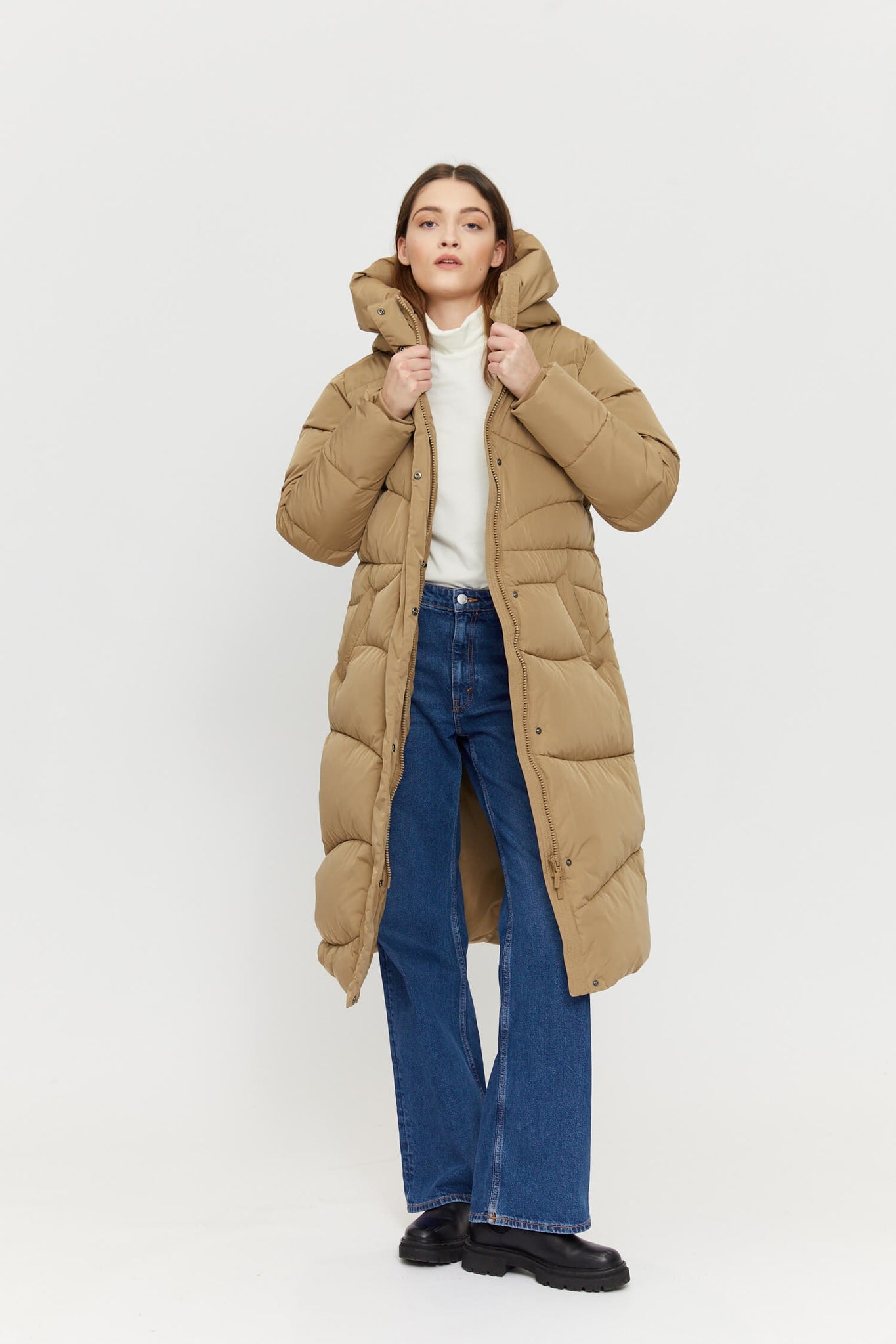 https://cdn02.plentymarkets.com/ofpamy53izyh/item/images/336235/full/23331448-wanda-coat-clay-02.jpg