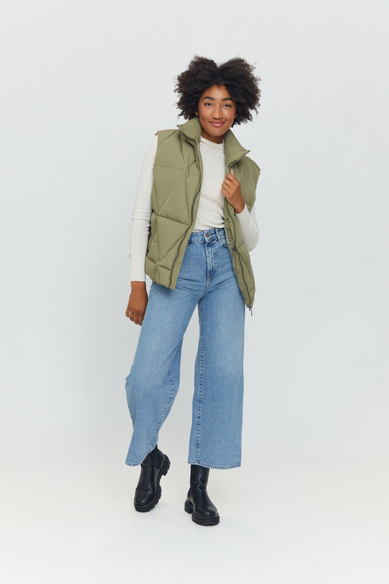 https://cdn02.plentymarkets.com/ofpamy53izyh/item/images/336254/full/23331505-hanska-vest-moss-02.jpg