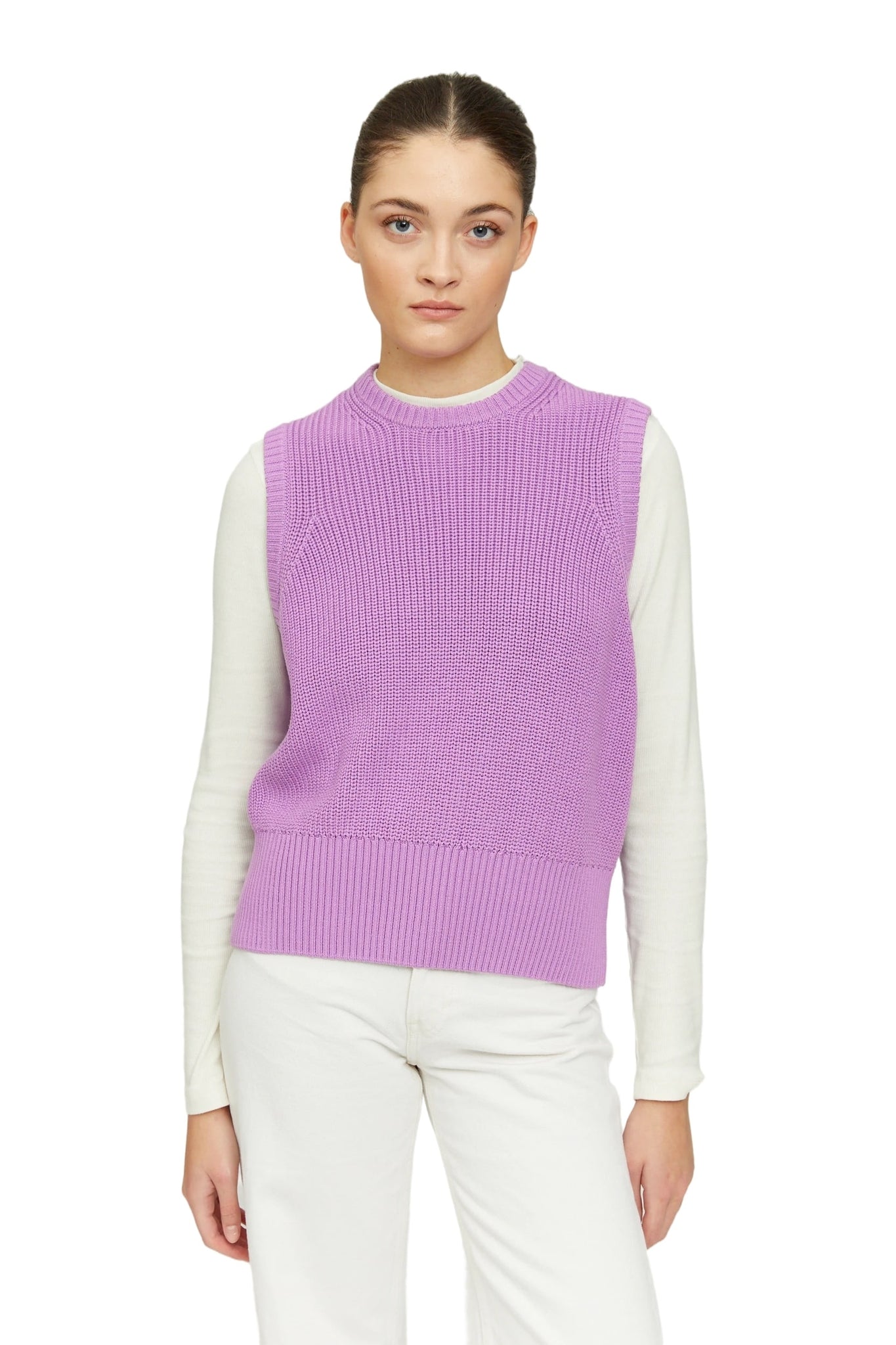 https://cdn02.plentymarkets.com/ofpamy53izyh/item/images/337019/full/24337401-binnu-bodywarmer-lilac-pink-02.jpg