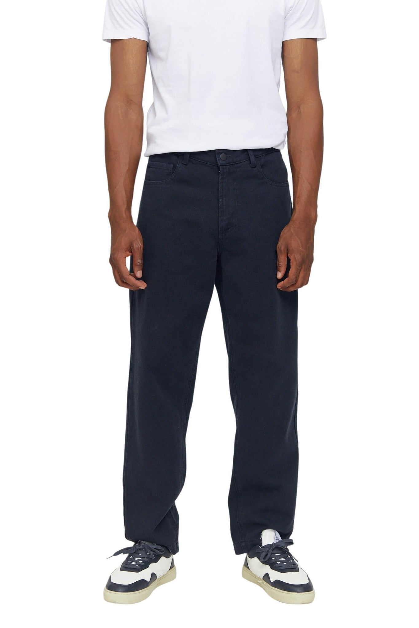 https://cdn02.plentymarkets.com/ofpamy53izyh/item/images/336186/full/23306232-allan-pants-black-05.jpg