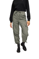 https://cdn02.plentymarkets.com/ofpamy53izyh/item/images/336190/full/23336260-coria-cargo-pants-bottle-07.jpg