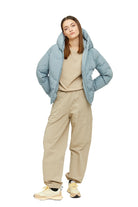https://cdn02.plentymarkets.com/ofpamy53izyh/item/images/336988/full/24331449-dana-puffer-jacket-dove-blue-02.jpg