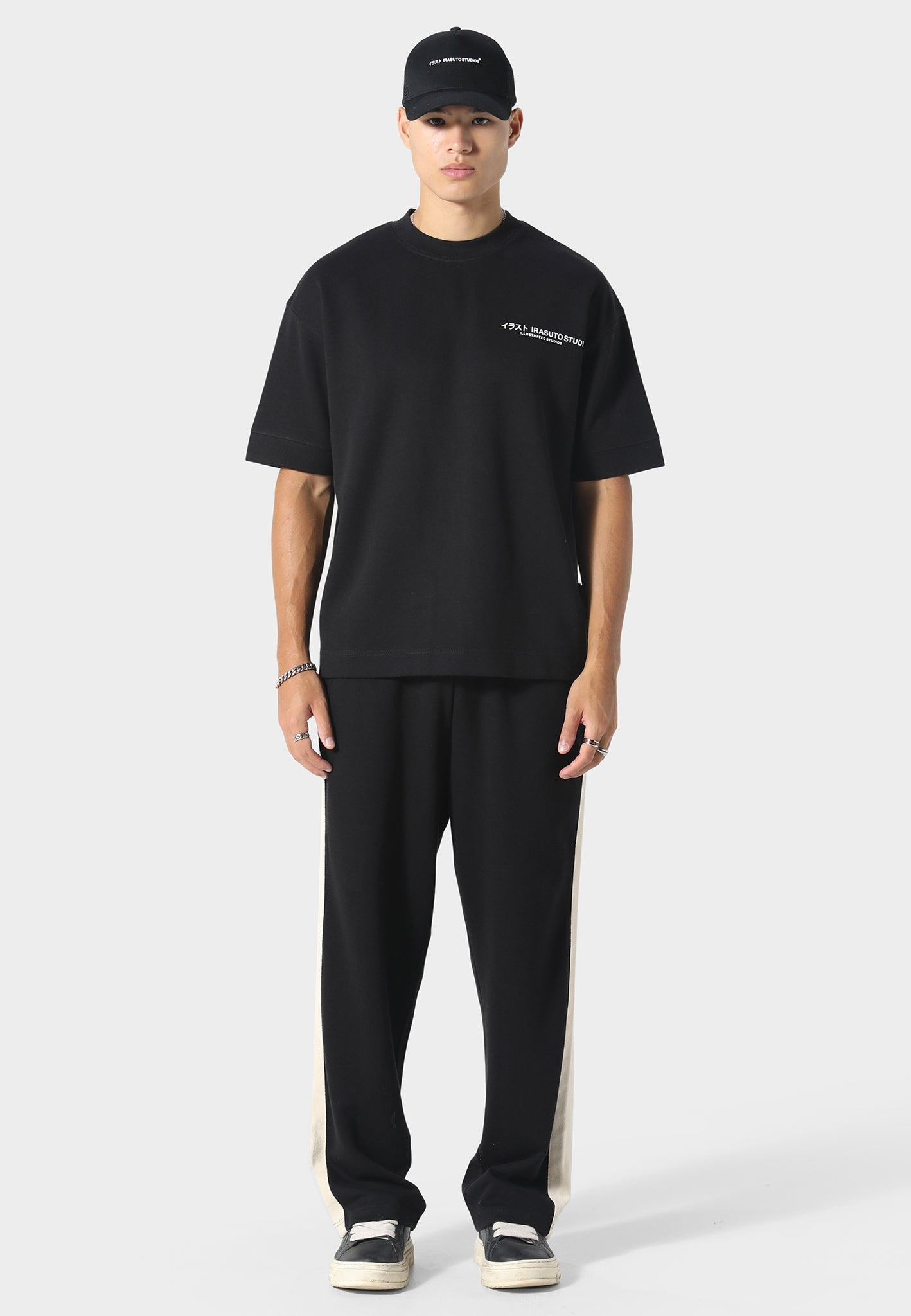https://cdn02.plentymarkets.com/1t4q64x4rcv9/item/images/7301/full/OPENHEM-M17-BLACK-2.jpg