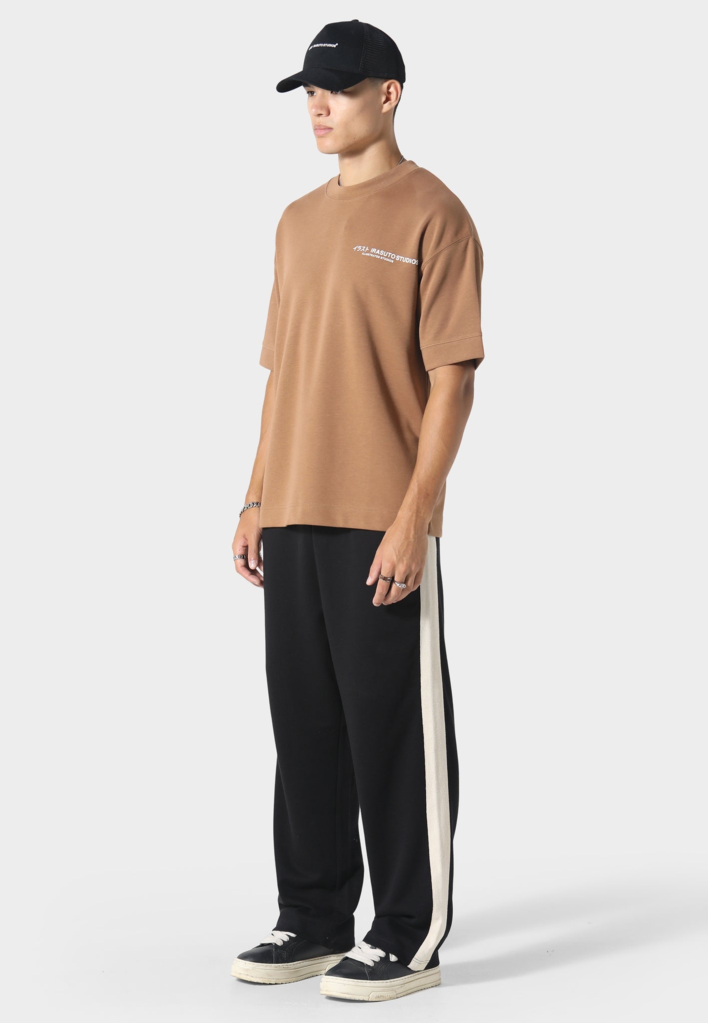 https://cdn02.plentymarkets.com/1t4q64x4rcv9/item/images/7280/full/TANJUN-M19-MOCHA.jpg